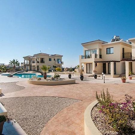 Beautiful 2-Bedroom Apartment - Great Location Paphos Exterior foto