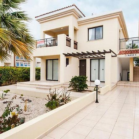 Beautiful 2-Bedroom Apartment - Great Location Paphos Exterior foto