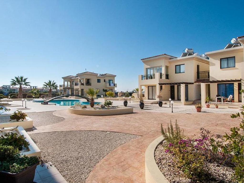 Beautiful 2-Bedroom Apartment - Great Location Paphos Exterior foto