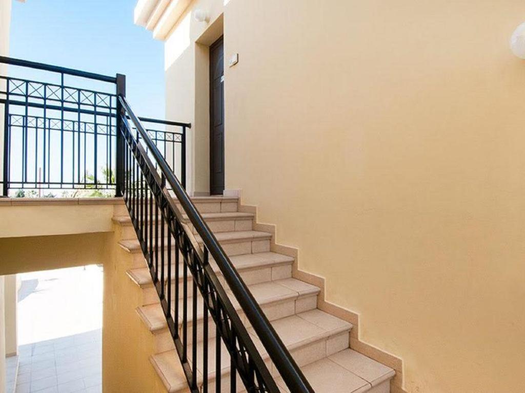 Beautiful 2-Bedroom Apartment - Great Location Paphos Exterior foto