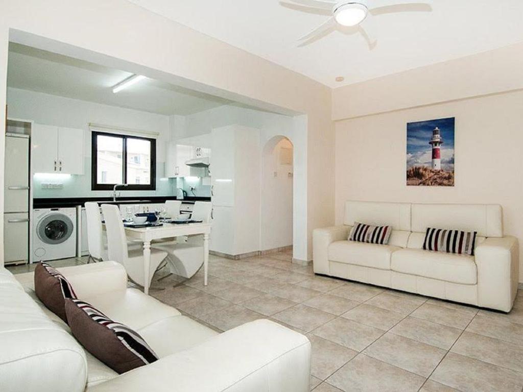 Beautiful 2-Bedroom Apartment - Great Location Paphos Exterior foto