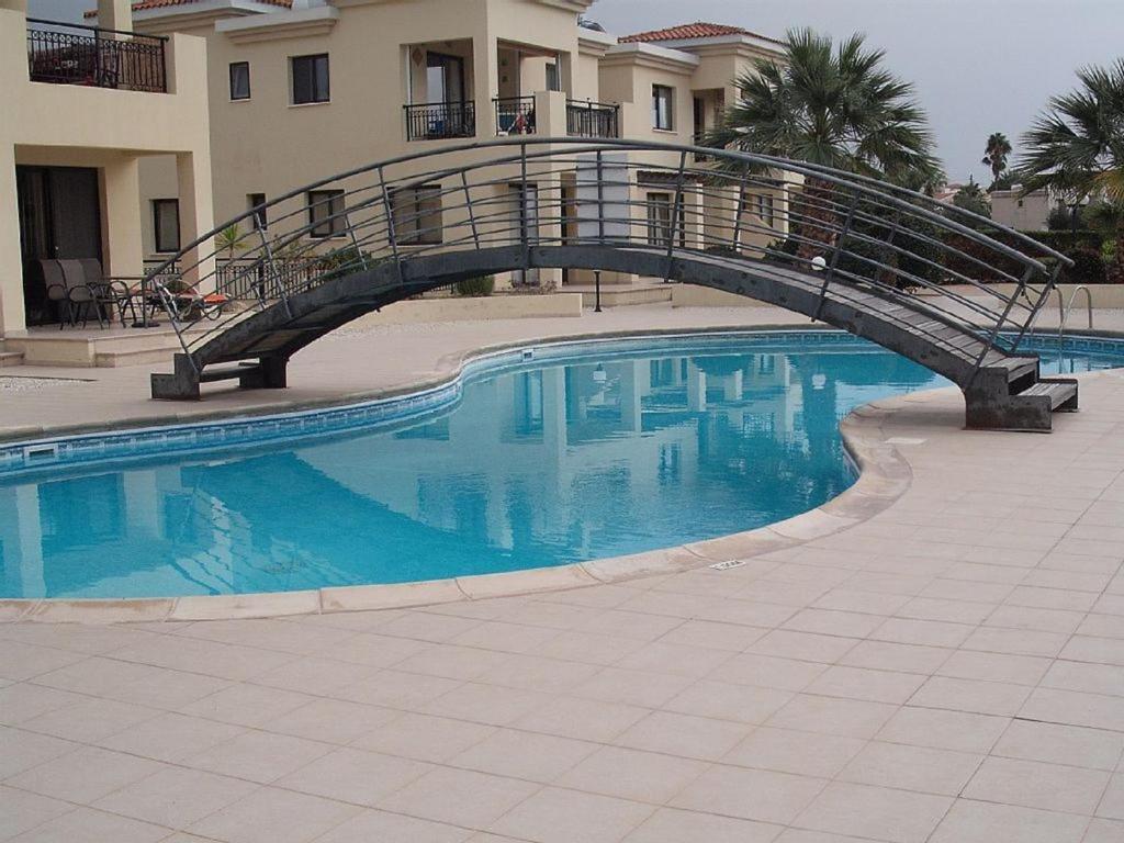 Beautiful 2-Bedroom Apartment - Great Location Paphos Exterior foto