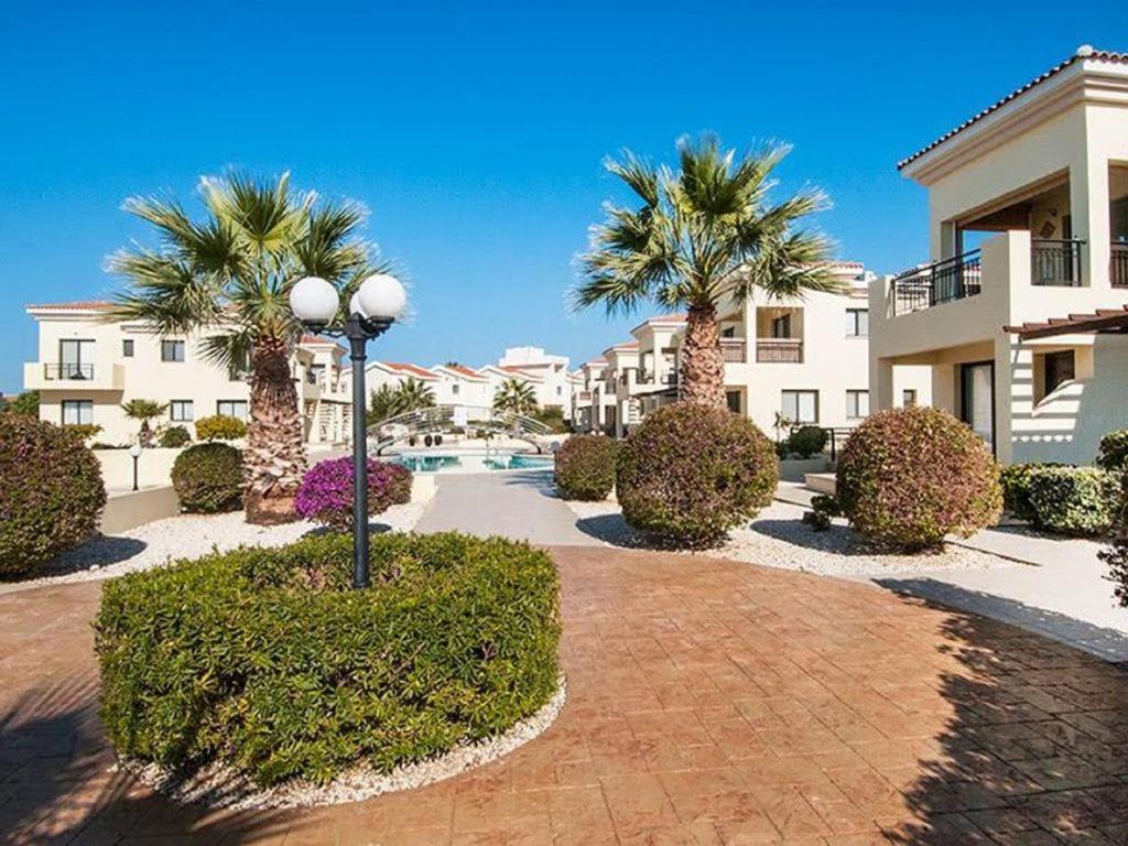 Beautiful 2-Bedroom Apartment - Great Location Paphos Exterior foto