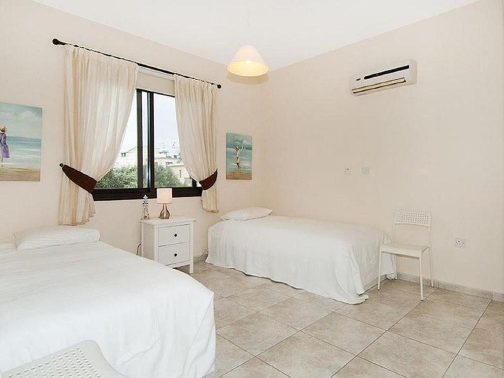 Beautiful 2-Bedroom Apartment - Great Location Paphos Exterior foto
